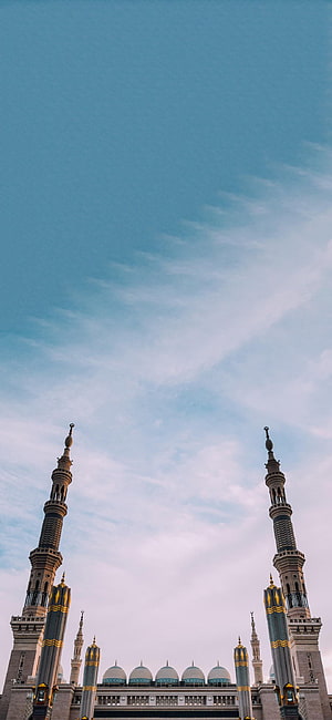 Masjid Nabawi Minarets and Domes Against a Soft Blue Sky HD phone wallpaper