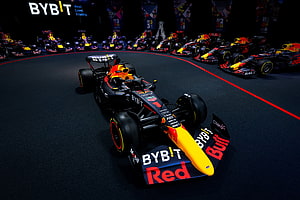 Red Bull Racing RB18 Formula 1 Car Lineup on Dark Track HD wallpaper