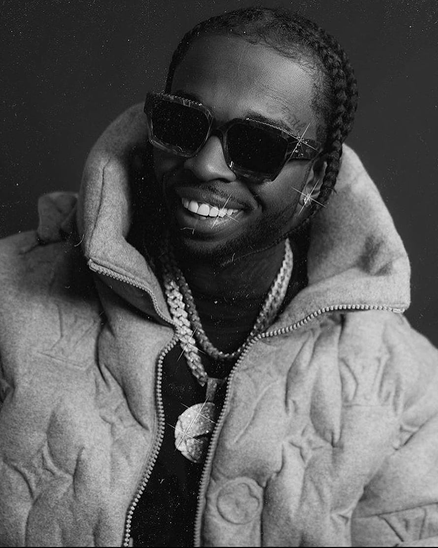 Pop Smoke Black and White Portrait Wearing Sunglasses and Puffer Jacket HD phone wallpaper