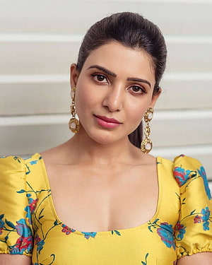 Samantha Ruth Prabhu in Yellow Floral Dress with Gold Earrings HD phone wallpaper
