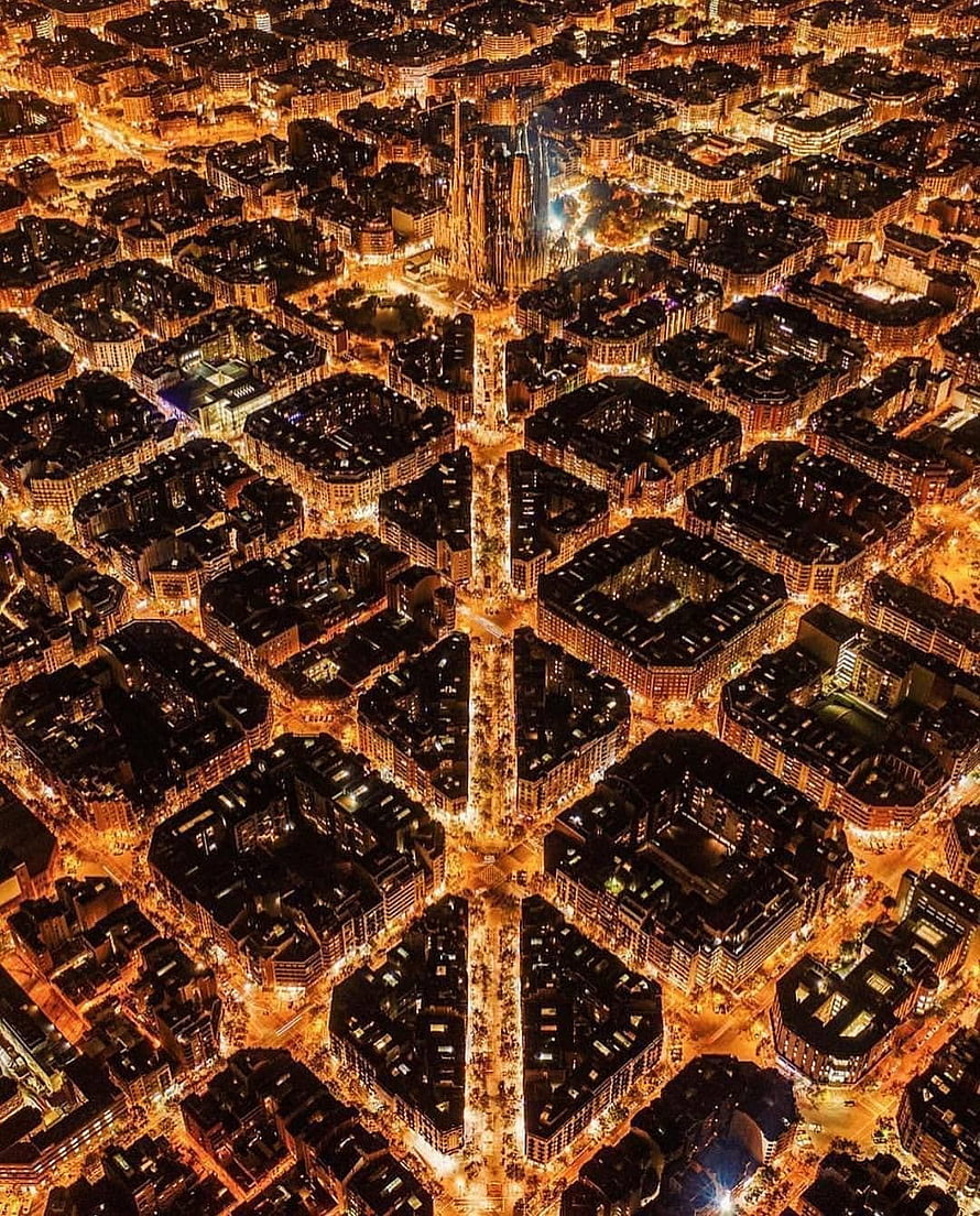 Aerial Night View of Barcelona's Eixample District and Sagrada Familia HD phone wallpaper