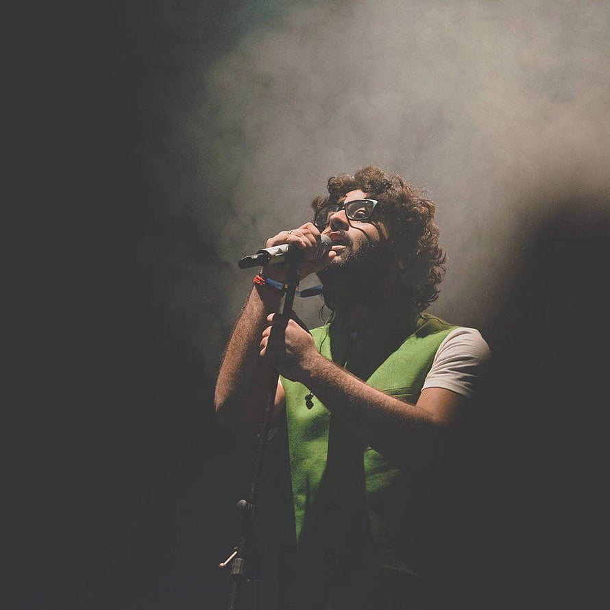 Arijit Singh performing live on stage with dramatic smoke and lighting HD phone wallpaper