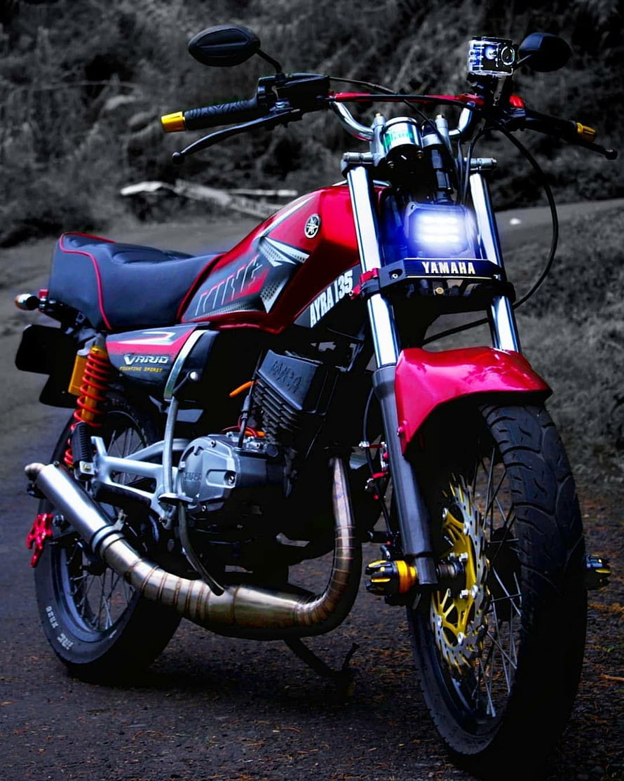 Red Yamaha RX King Custom Motorcycle with Gold Wheels and LED Headlight HD phone wallpaper