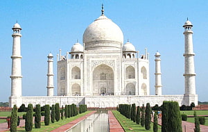 Taj Mahal White Marble Mausoleum with Reflecting Pool and Minarets in Agra, India HD wallpaper