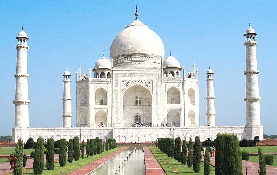 Taj Mahal White Marble Mausoleum with Reflecting Pool and Minarets in Agra, India HD wallpaper