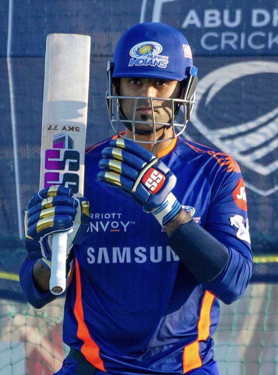 Surya Kumar Yadav in Mumbai Indians Cricket Gear Holding Bat HD phone wallpaper