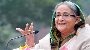Sheikh Hasina Speaking at a Public Event in Traditional Attire HD wallpaper