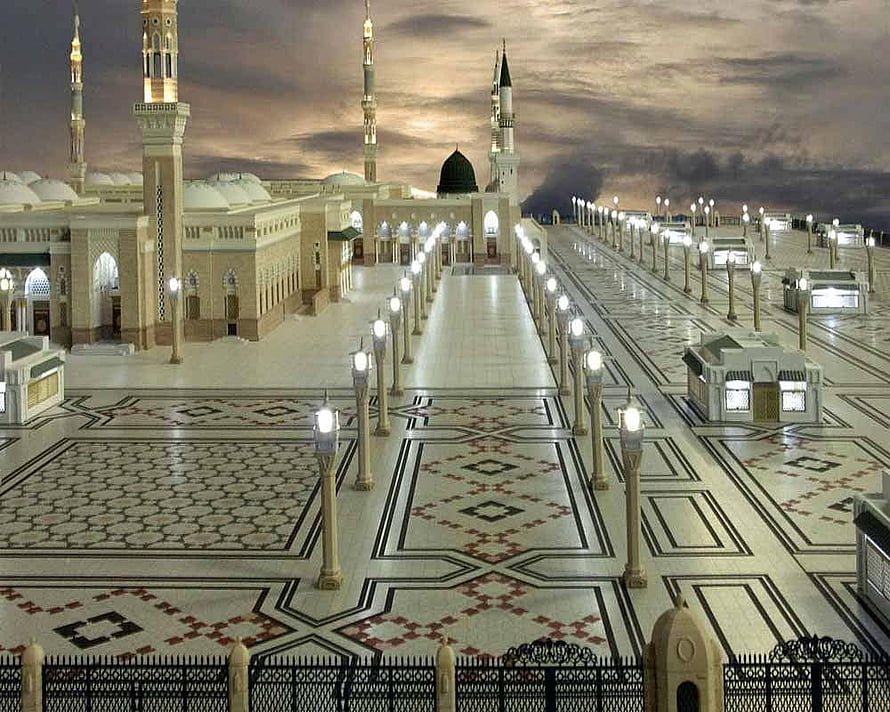 Grand Mosque in Medina at Dusk with Illuminated Courtyard and Minarets HD wallpaper