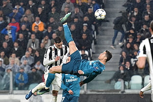 Cristiano Ronaldo Bicycle Kick Action Shot vs Juventus in UEFA Champions League HD wallpaper