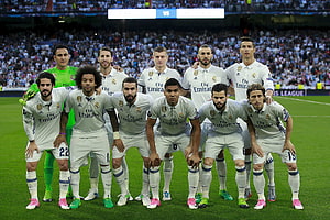 Real Madrid Squad Lineup On The Pitch In White Home Kits HD wallpaper