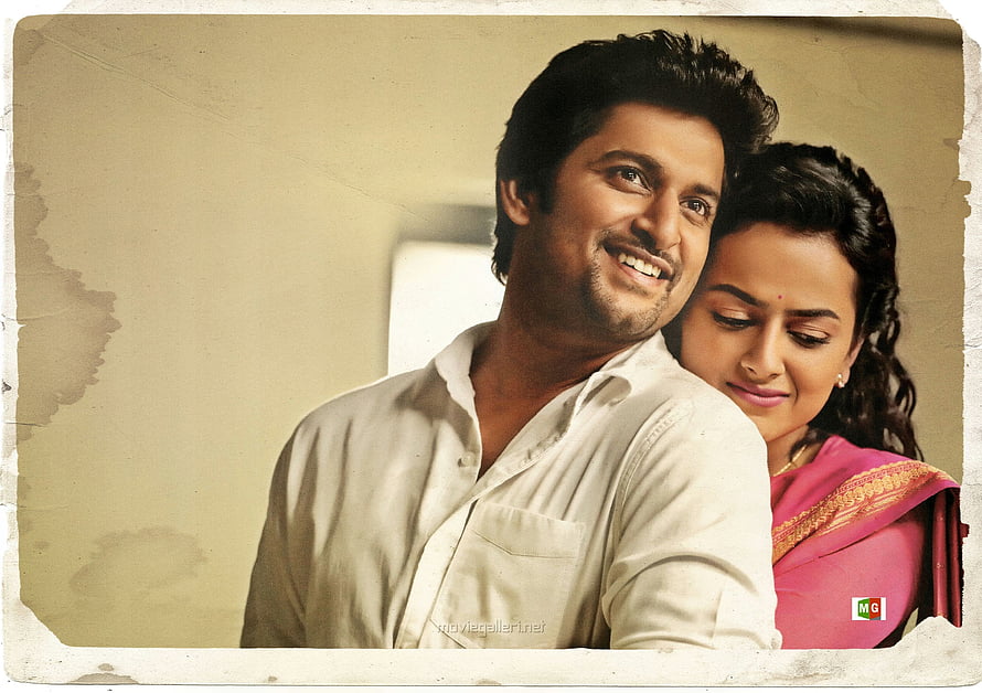 Jersey Movie Still Featuring Mahesh Babu and Anushka Shetty in a Warm Embrace HD wallpaper