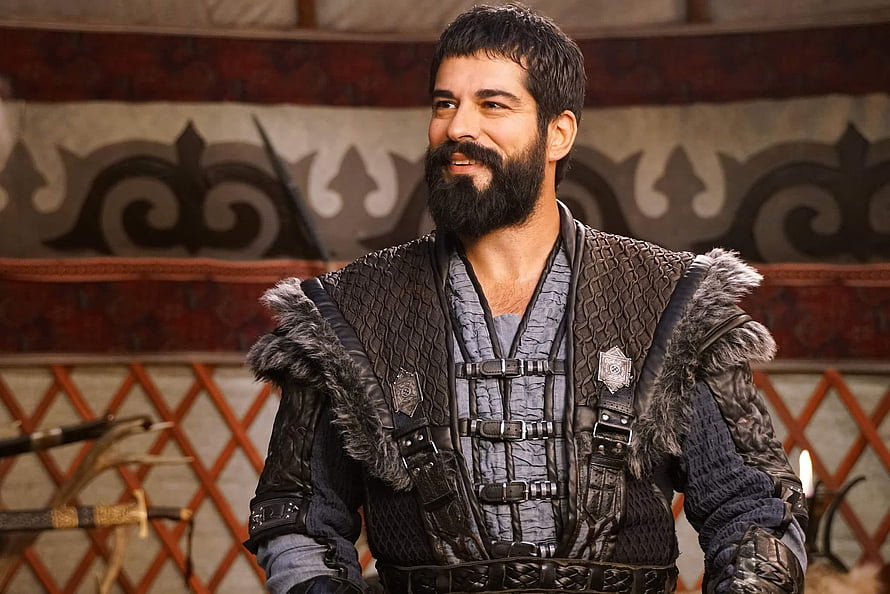 Kurulus Osman Season 3 Character in Medieval Leather Armor and Fur Vest HD wallpaper