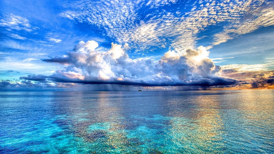 Vast Ocean Horizon With Dramatic Cumulus Clouds And Turquoise Shallow Waters HD wallpaper