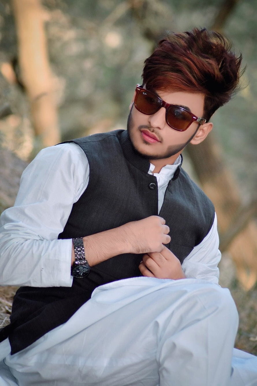 Young man in traditional Pakistani salwar kameez and waistcoat with sunglasses, Stylish Handsome Beautiful Boy: Beautiful Pakistani Girls and boys in Salwar Kameez and Dupatta, boys dp HD phone wallpaper