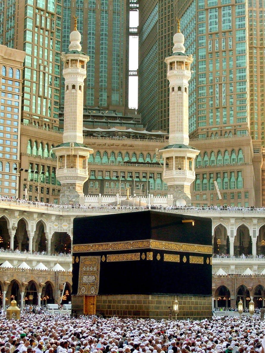 The Kaaba in Makkah Surrounded by Pilgrims and Minarets HD phone wallpaper