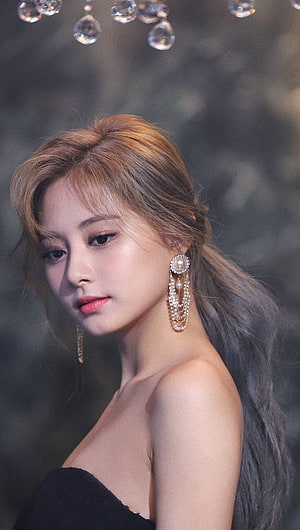Tzuyu from TWICE in elegant black strapless gown with pearl chandelier earrings HD phone wallpaper