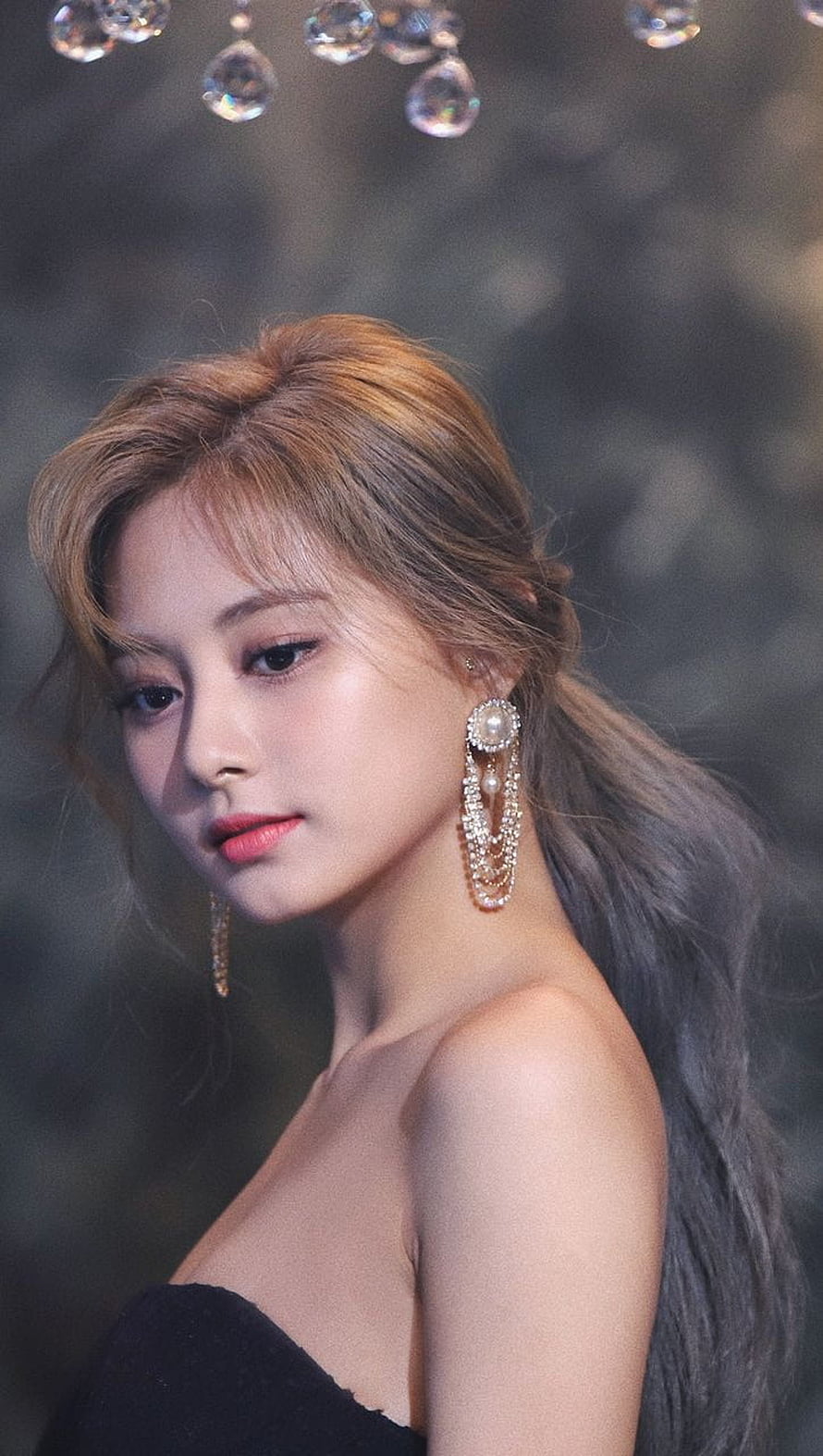 Tzuyu from TWICE in elegant black strapless gown with pearl chandelier earrings HD phone wallpaper
