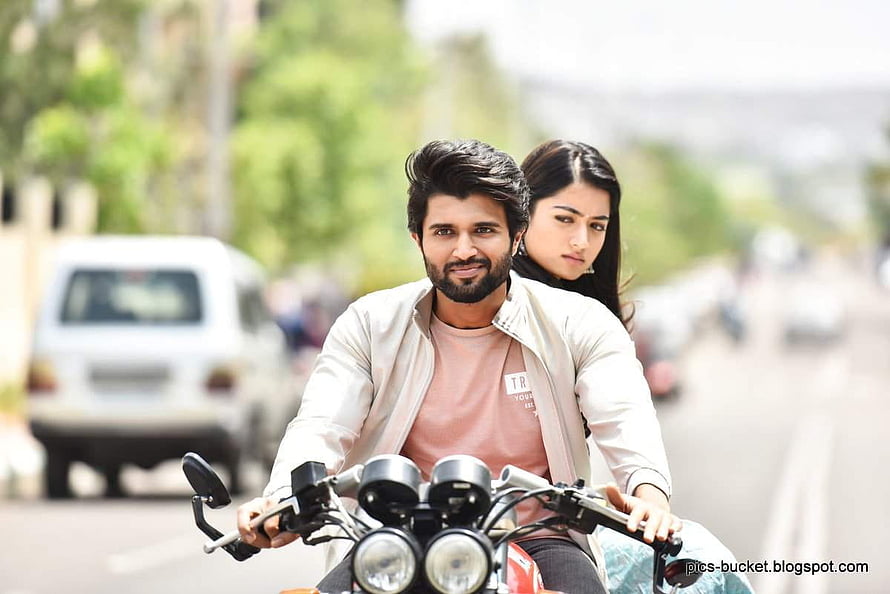 Vijay Deverakonda and Rashmika Mandanna riding a motorcycle in Geetha Govindam HD wallpaper