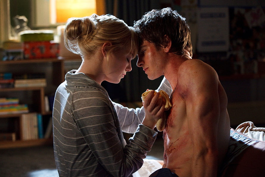 Emma Stone and Andrew Garfield as Gwen Stacy and Peter Parker in The Amazing Spider-Man HD wallpaper