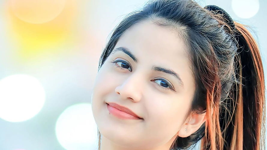 Piyanka Mongia Portrait With Soft Bokeh Background And Gentle Smile HD wallpaper