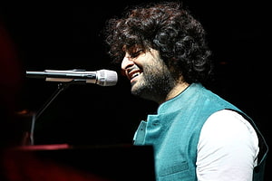 Arijit Singh performing live on stage with a Sennheiser microphone HD wallpaper