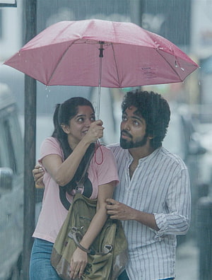 Romantic Couple Sharing a Pink Umbrella in the Rain HD phone wallpaper