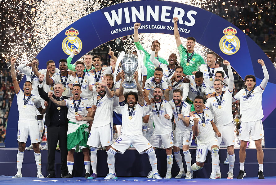Real Madrid Players Celebrating UEFA Champions League 2022 Trophy Victory HD wallpaper