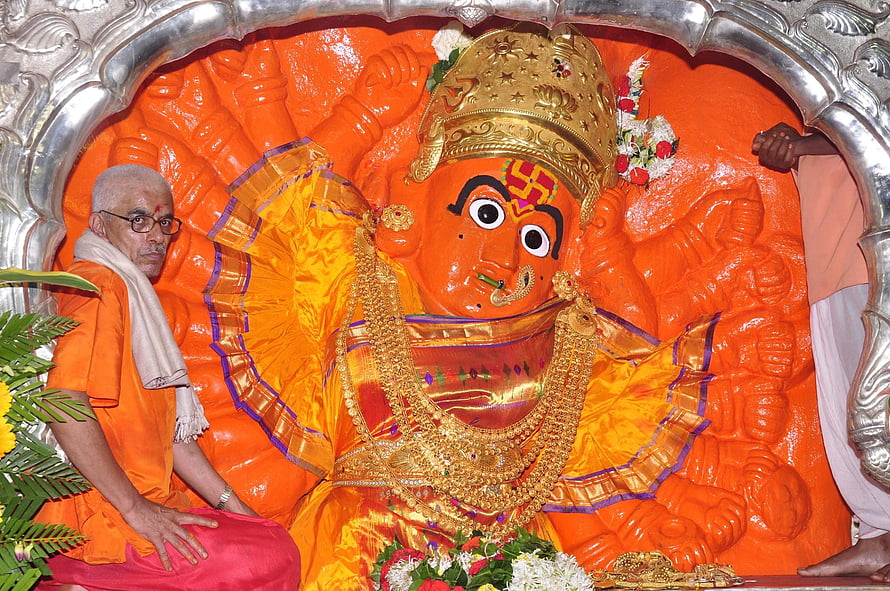 Saptashrungi Ganesha Murti with Priest in Orange Saffron Attire HD wallpaper