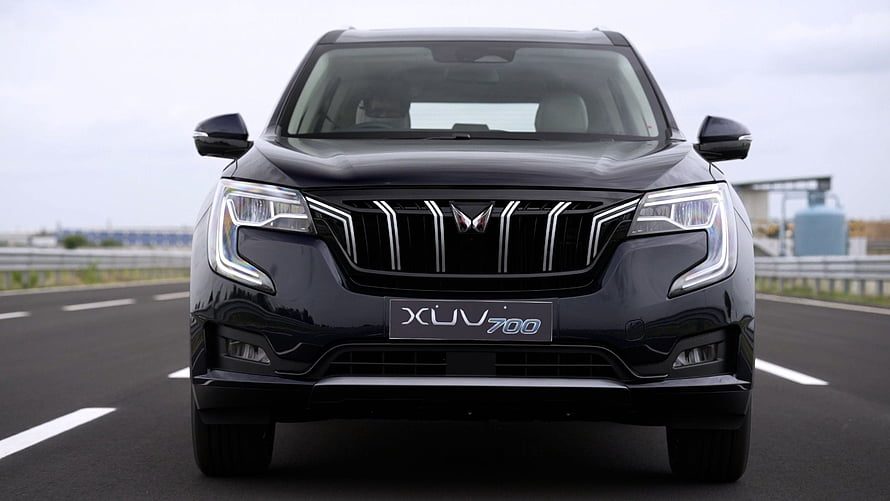 Mahindra XUV700 Front View on Highway with Distinctive Grille and LED Headlights HD wallpaper