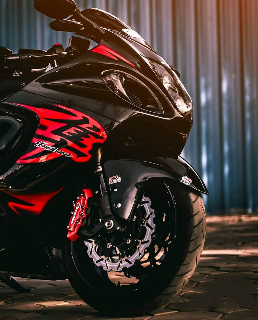 Suzuki Hayabusa Black and Red Sport Motorcycle Close-Up HD phone wallpaper