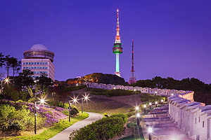 N Seoul Tower and Namsan Park at Dusk with Illuminated Skyline and Garden Path HD wallpaper