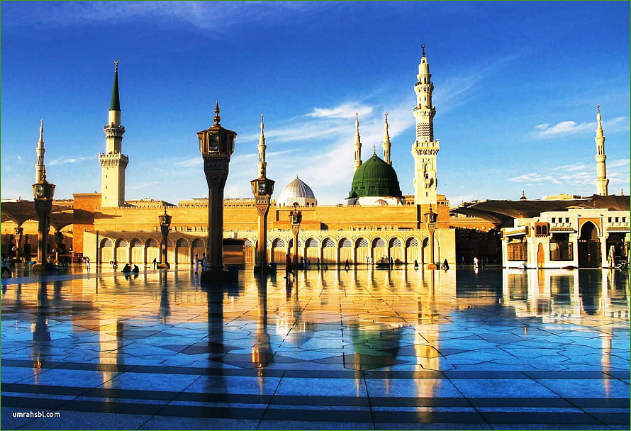 Grand Mosque of Medina with Green Dome and Minarets Reflected in Courtyard HD wallpaper
