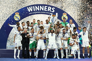 Real Madrid Players Celebrating UEFA Champions League Trophy Victory HD wallpaper