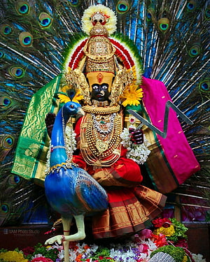 Kolhapur Mahalaxmi Temple Deity with Peacock and Golden Ornaments HD phone wallpaper