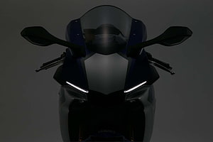 Yamaha YZF R1M Front View with LED Headlights and Windshield HD wallpaper