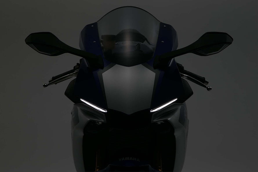 Yamaha YZF R1M Front View with LED Headlights and Windshield HD wallpaper