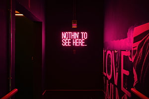Pink Neon Sign Reading Nothin To See Here in Dark Urban Stairwell HD wallpaper