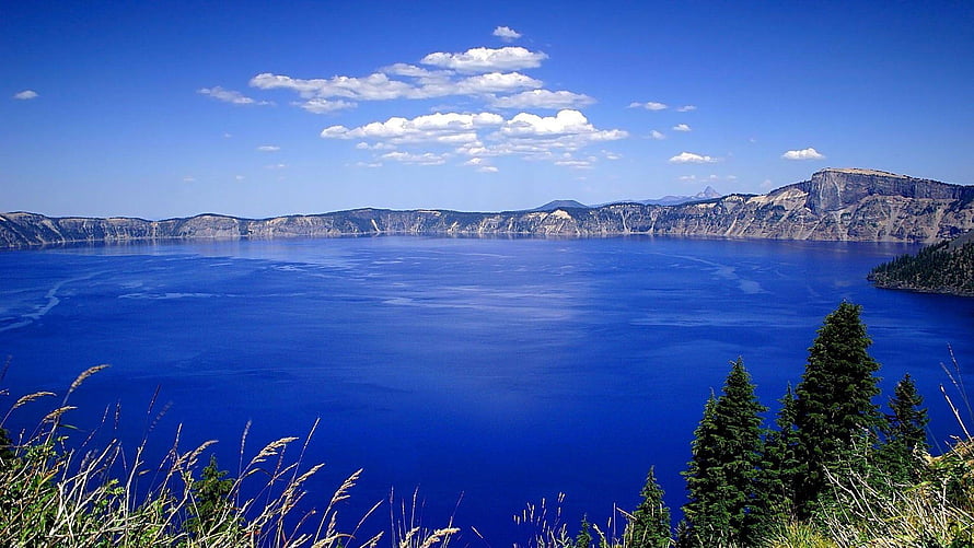 Crater Lake Oregon Panoramic View with Deep Blue Water and Forested Rim HD wallpaper