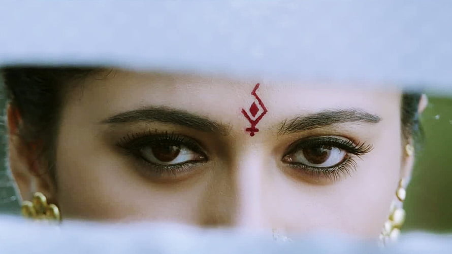 Anushka Shetty Close-Up Eyes With Red Forehead Mark in Baahubali 2 The Conclusion HD wallpaper