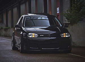 Black Volkswagen Golf Mk4 R32 Front View on Wet Street HD wallpaper