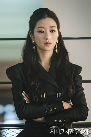 Ko Mun Yeong in Black Blazer from It's Okay to Not Be Okay HD phone wallpaper