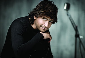KK Bollywood Playback Singer Studio Portrait in Black HD wallpaper