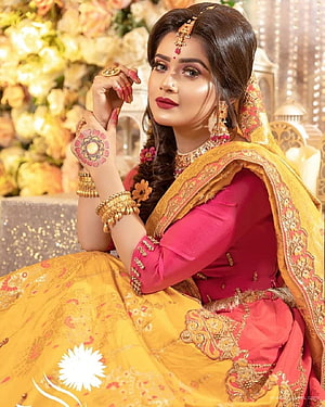 Tanjin Tisha in Traditional Indian Bridal Lehenga with Gold Jewelry and Henna HD phone wallpaper