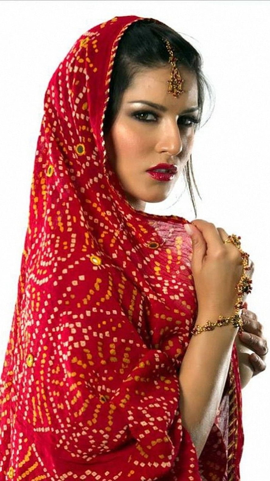 Sunny Leone in Red Saree with Gold Jewelry and Dramatic Makeup HD phone wallpaper