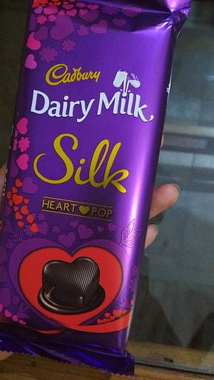 Cadbury Dairy Milk Silk Heart Pop Chocolate Bar in Purple Packaging HD phone wallpaper