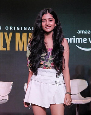 Ashlesha Thakur at Amazon Prime Video Event in Floral Top and White Belted Skirt HD phone wallpaper