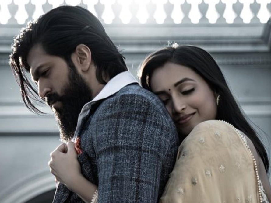 Yash and Srinidhi Shetty in an intimate embrace from the KGF Chapter 2 film HD wallpaper