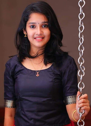 Anikha Surendran Portrait in Black Blouse with Gold Jewelry and Chain HD phone wallpaper
