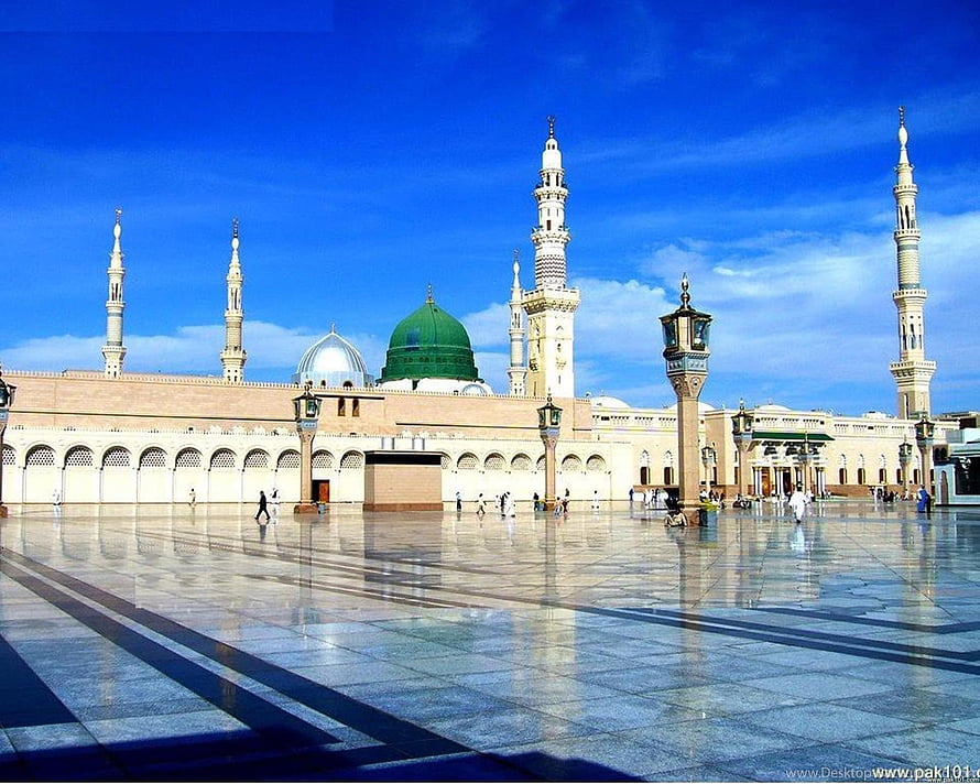 Grand Mosque in Madina with Green Dome and Minarets Under Blue Sky HD wallpaper