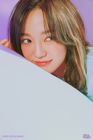 Kim Sejeong I'm Warning Concept Portrait with Soft Pastel Background HD phone wallpaper